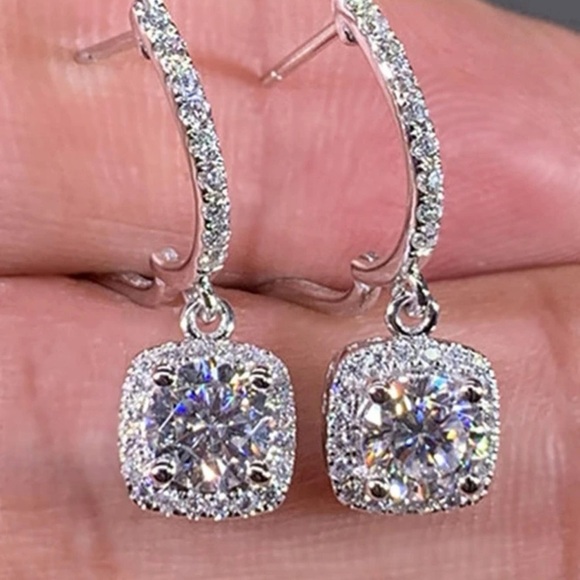 1 Pair Romantic Simulated Diamond Earrings 18K White Gold, Gorgeous. 3Ct.Total. - Picture 2 of 6